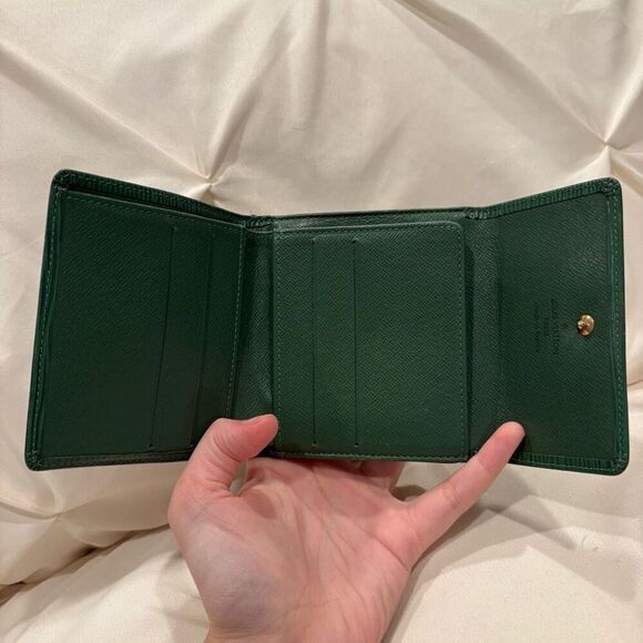 Vintage Louis Vuitton Green Epi Leather Portefeiulle Elise Wallet - Picture 9 of 11